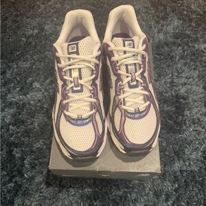 Men’s New Balance 740 white and purple.